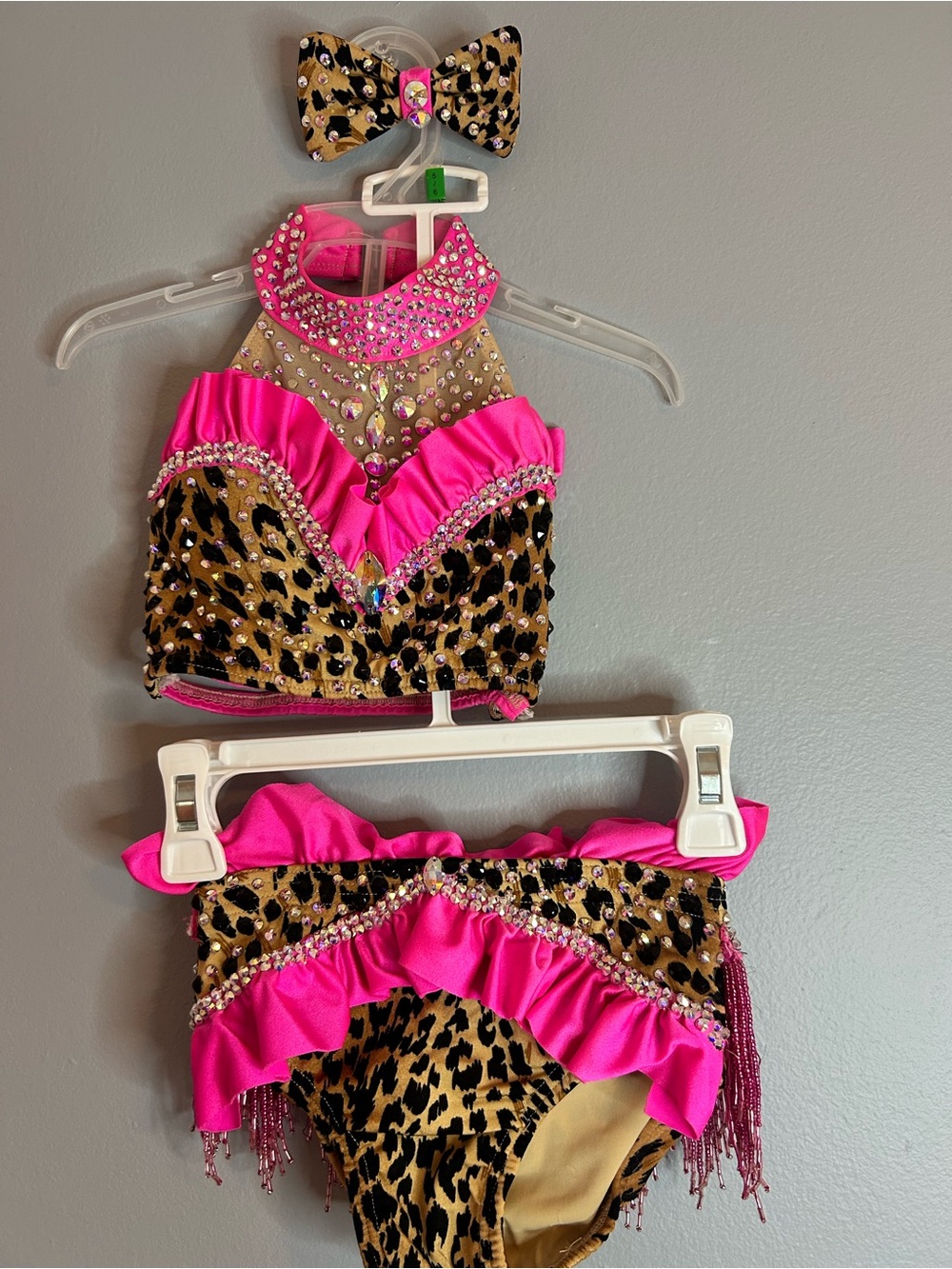 Unbranded Kids Leopard Print Dance Costume with Hot Pink Accents.